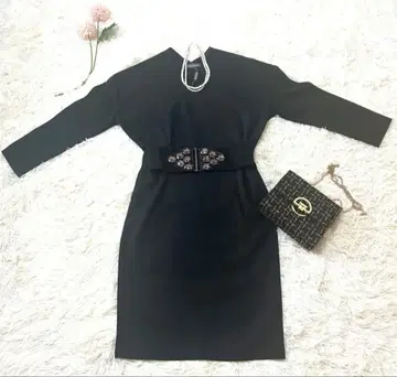 50. KHAITE 블랙 무릎 기장 V넥 코쿤 원피스 긴팔 L