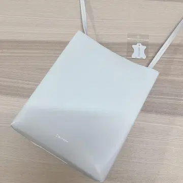 캘빈 클라인 숄더백 화이트