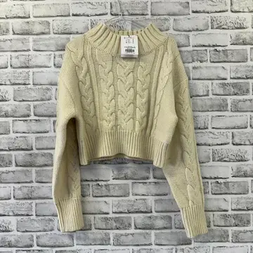 아이보리 케이블 니트 크롭 스웨터