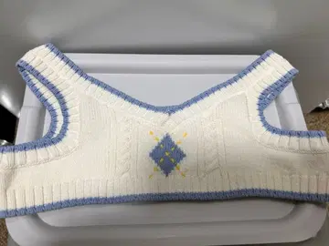 라보 니트 아가일 무늬 베스트 블루