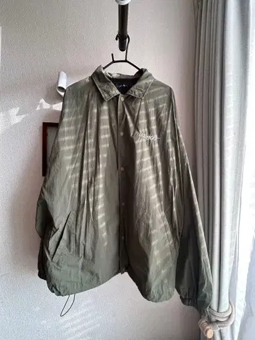 올리브 그린 나일론 자켓