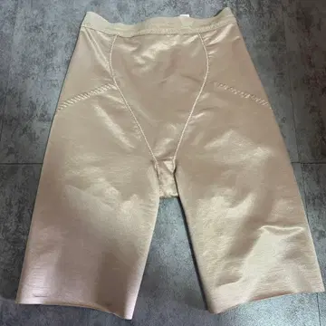 더 트릿 드레싱 브라이덜 이너 베이지