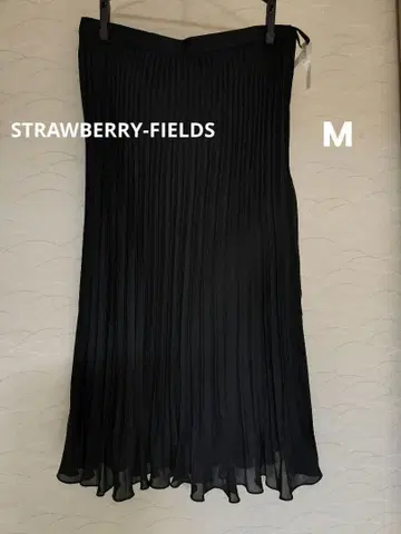 새상품급! STRAWBERRY FIELDS 블랙 플리츠 스커트
