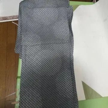 흑먹색과 납백색의 기하학 패턴 코몬 25