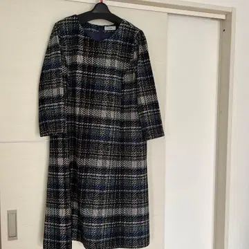 레리안 긴팔 무릎 기장 원피스