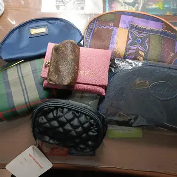 MOSCHINO 네이비 파우치 여러가지 세트 메루카리 축제 대방출