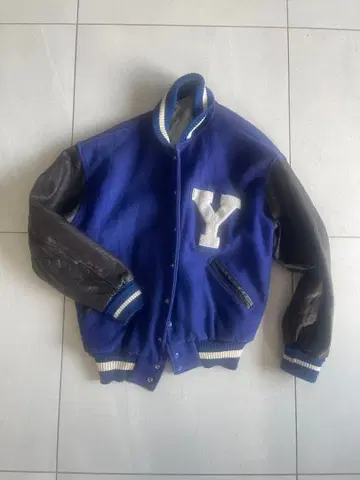 Y자 로고 부착 바시티 자켓