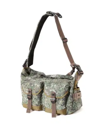 AVIREX REFLECTRIP BOAT SHAPED 숄더백