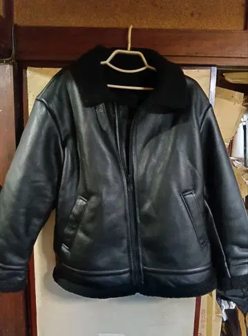 인조 가죽 블랙 집업 자켓