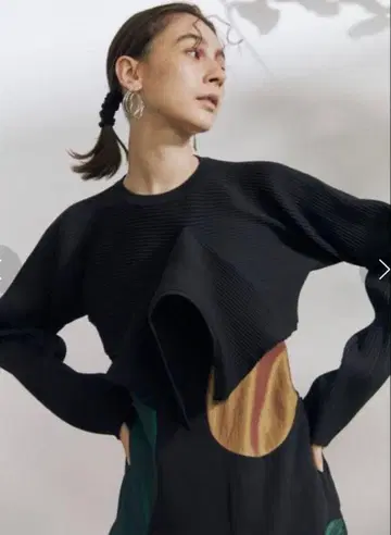 미사용! UN3D. 헴드레이프 숏 니트 탑