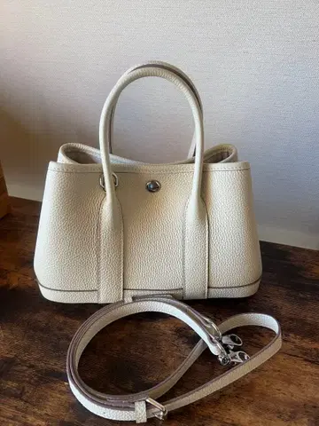 아이보리 가죽 토트백