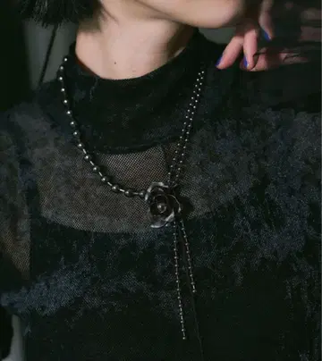 빅 플라워 라리엣 목걸이 블랙