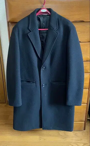 블랙 울 계열 체스터 코트