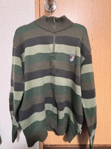 Saro 그린 계열 스트라이프 하이넥 니트