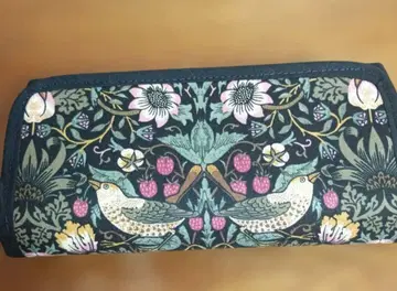 윌리엄 모리스, 딸기 도둑 패턴, 꽃과 새의 만능 장지갑