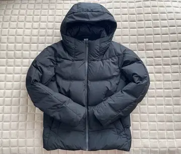 유니클로 심리스 다운 파카 M