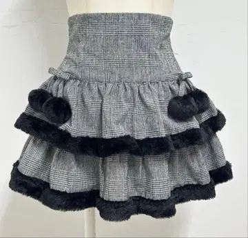 pium 퍼가 달린 티어드 미니 스커트 블랙 체크