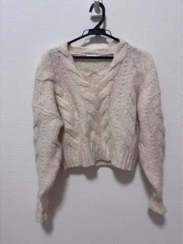 DEICY 케이블 니트 크롭 스웨터