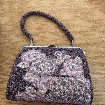 보라색 꽃무늬 자수 비즈 백