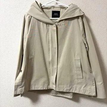 베이지 후드 부착 마운틴 후드티