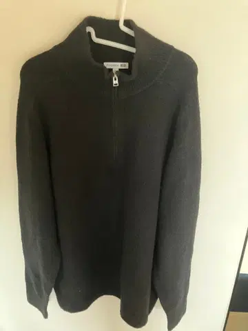 UNIQLO 블랙 하이넥 니트 스웨터