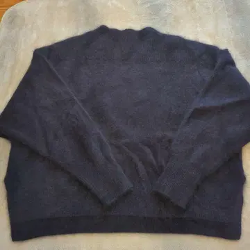 네이비 모헤어 혼방 긴팔 스웨터