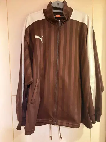 Puma 브라운 스트라이프 자켓