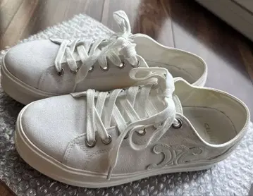 화이트 캔버스 스니커즈