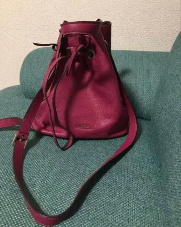 28일까지! FURLA 마젠타 복조리형 숄더백