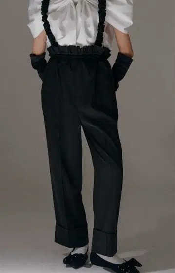 Bibiy. 프릴 서스펜더 팬츠