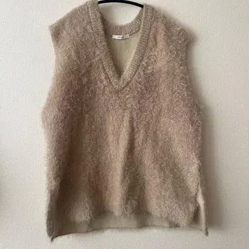 DISCOAT 베이지 V넥 니트 베스트 모카 퍼 베스트