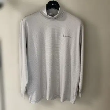 새상품 지겔랑의 터틀넥 티셔츠