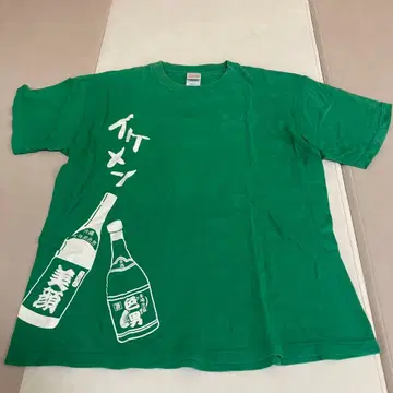 그린 컬러 술병 디자인 T셔츠