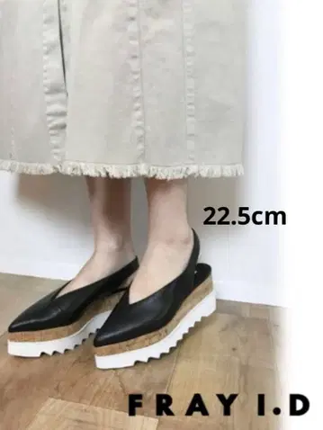 FRAY I.D 샤크 밑창 통굽 샌들 블랙
