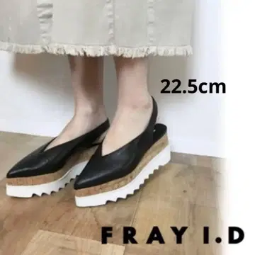 FRAY I.D 샤크 밑창 통굽 샌들 블랙
