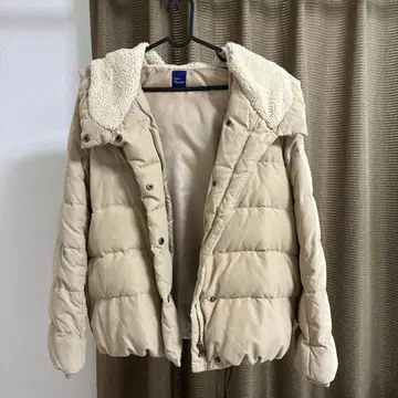 어반 리서치 보아 카라 부착 베이지 다운 자켓