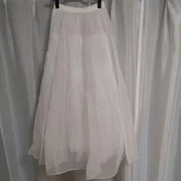 화이트 쉬폰 파니에