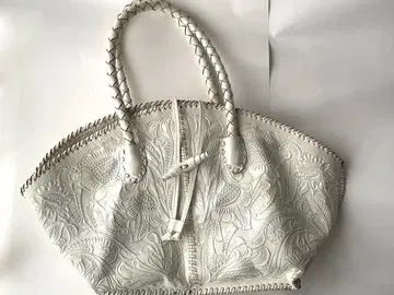 그레이스 콘티넨탈 가죽 백 카빙 티에라