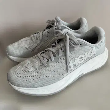 호카 그레이 러닝화