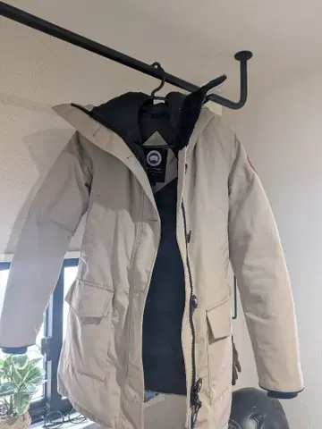 Canada Goose 다운 자켓 베이지