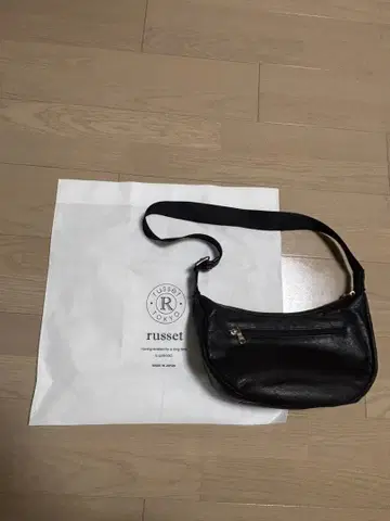 러셋 소프트 가죽 라운드 숄더백