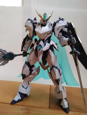 조립 완료 트리스타 거신검 중화 프라모델