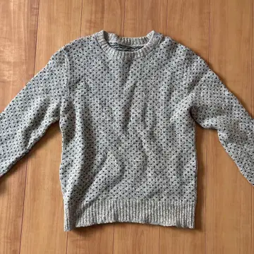 두꺼운 원단 그레이 계열 니트 스웨터
