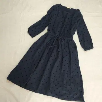 SUN VALLEY 선밸리 도트 무늬 원피스 네이비
