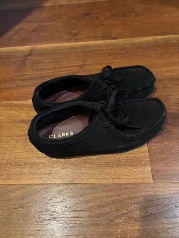 클락스 왈라비 블랙