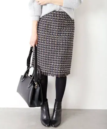 La TOTALITE 라토타리테 트위드 사다리꼴 스커트
