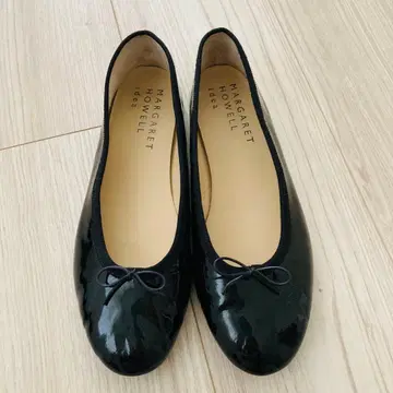 마가렛호웰 아이디어 블랙 에나멜 플랫 발레 슈즈 23.5cm