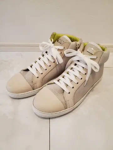 베이지 하이컷 스니커즈 지퍼 포함