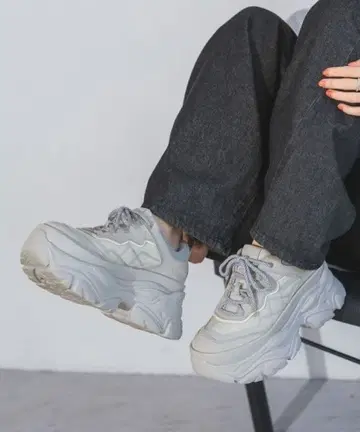 지나시스 랜덤 아웃 밑창 스니커즈