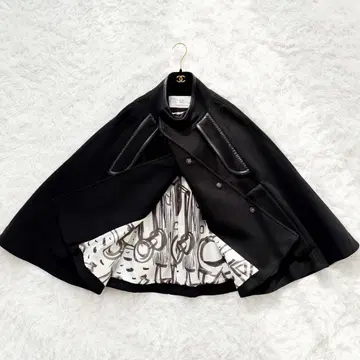 새상품급 츠모리치사토 판초 케이프 코트 패턴 안감 가죽 파이핑 블랙